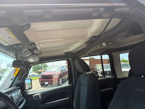 Used 2020 Jeep Wrangler Unlimited Sahara AWD/4WD image 23