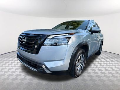 Used 2023 Nissan Pathfinder SL w/ Black Appearance Package
