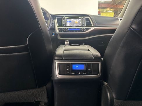 Used 2015 Toyota Highlander Limited AWD/4WD image 19