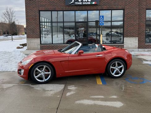 Used 2009 Saturn Sky w/ Premium Trim Package image 2