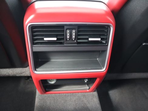 Used 2023 Porsche Cayenne w/ Premium Package AWD/4WD image 18