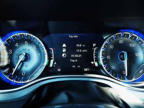 New 2026 Chrysler Pacifica Limited w/ Uconnect Theater Family Group image 33