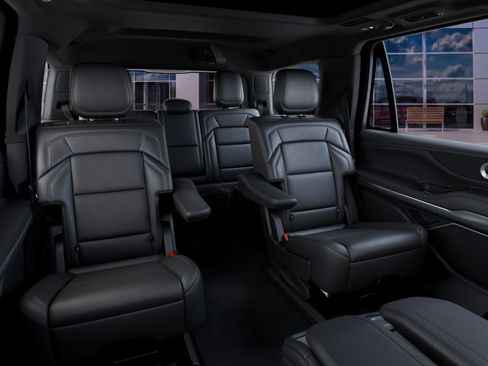 New 2027 Lincoln Navigator Reserve w/ Jet Appearance Package AWD/4WD image 11