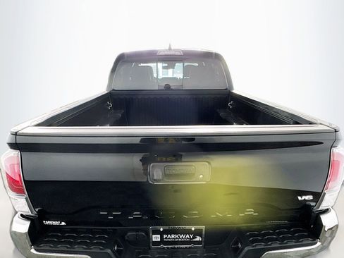 Certified 2023 Toyota Tacoma TRD Off-Road AWD/4WD image 21