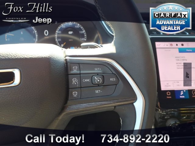 Certified 2025 Jeep Grand Cherokee Limited w/ Black Appearance Package AWD/4WD image 18