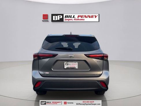 New 2026 Toyota Highlander XLE image 4