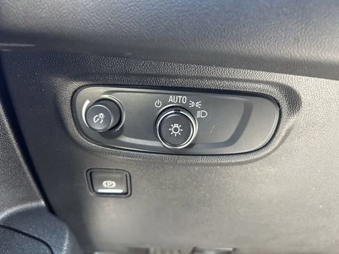 Used 2024 GMC Terrain SLE AWD/4WD image 18
