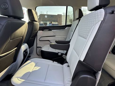 New 2026 GMC Acadia Denali w/ Super Cruise Package AWD/4WD image 9
