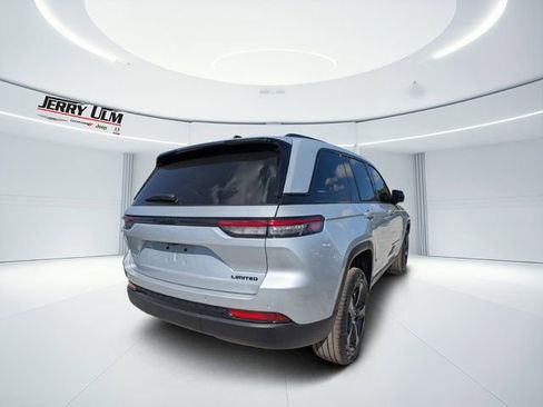 New 2025 Jeep Grand Cherokee Limited w/ Black Appearance Package RWD image 3