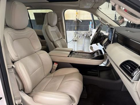 Used 2019 Lincoln Navigator Reserve AWD/4WD image 27