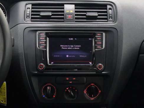 Used 2016 Volkswagen Jetta S image 19