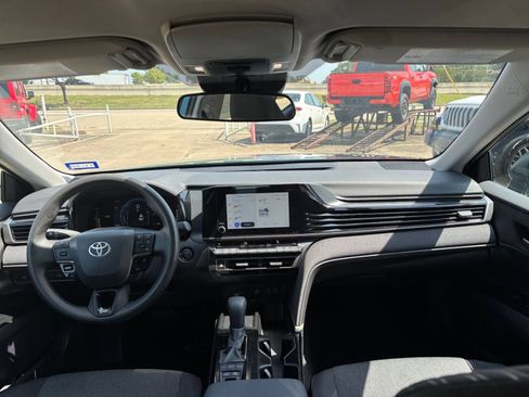 Used 2026 Toyota Camry LE FWD image 32