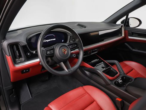 Certified 2024 Porsche Cayenne AWD/4WD image 47