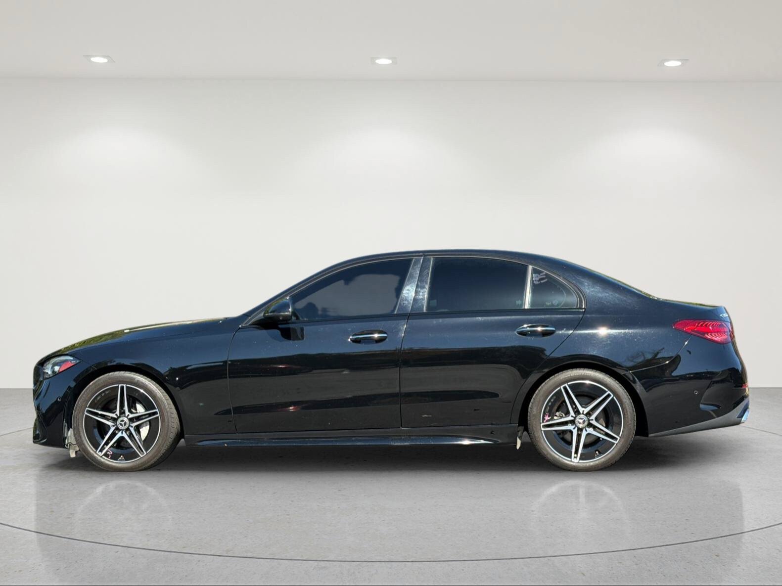 Used 2023 Mercedes-Benz C 300 Sedan image 2