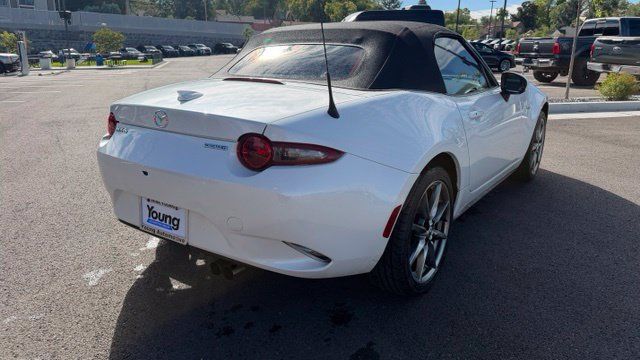 Used 2023 MAZDA MX-5 Miata Grand Touring RWD image 4
