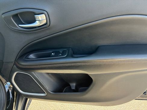 Used 2018 Jeep Compass Limited w/ Navigation Group AWD/4WD image 16