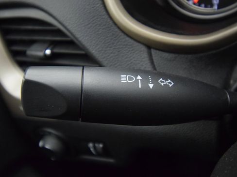 Used 2016 Jeep Cherokee Sport FWD image 23