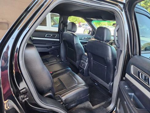 Used 2016 Ford Explorer XLT w/ Equipment Group 202A AWD/4WD image 17