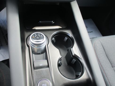 Used 2025 Ford Explorer Active AWD/4WD image 17