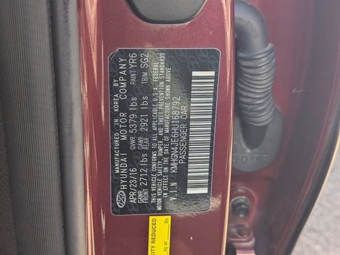 Used 2017 Genesis G80 3.8 RWD image 34