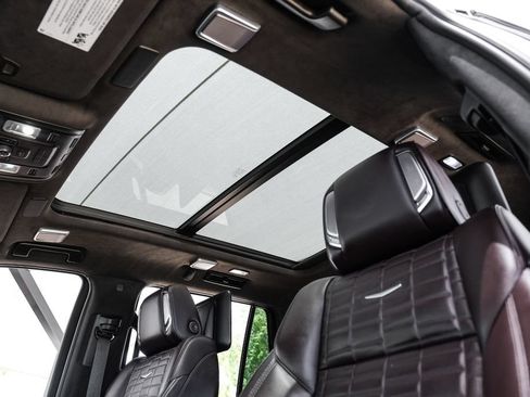 Used 2023 Cadillac Escalade Sport Platinum RWD image 4