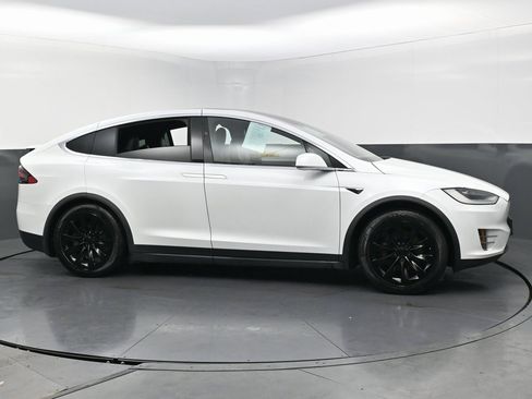 Used 2020 Tesla Model X Long Range image 5
