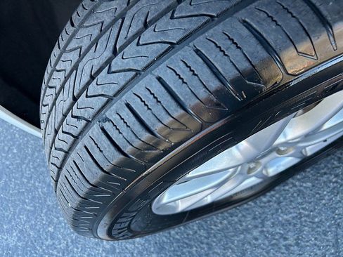 Used 2022 Chrysler Pacifica Touring-L image 10