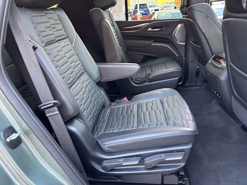 Used 2023 Cadillac Escalade Sport Platinum w/ LPO, ONYX Package image 40