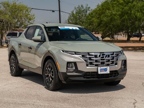 Used 2023 Hyundai Santa Cruz SEL FWD image 2