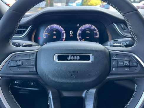 New 2025 Jeep Grand Cherokee Limited image 24