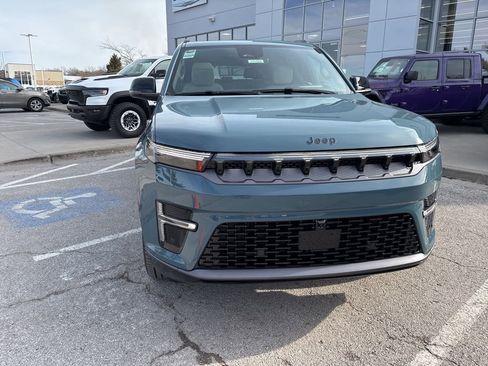 New 2026 Jeep Grand Wagoneer Summit image 9