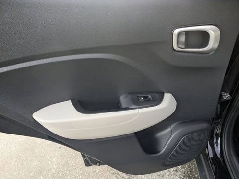 Used 2025 Hyundai Venue SEL image 27