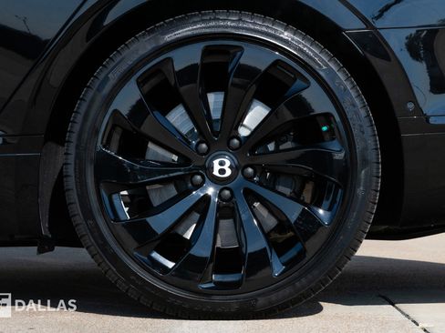 Used 2024 Bentley Flying Spur V8 image 9