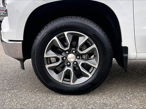 Used 2023 Chevrolet Silverado 1500 LT AWD/4WD image 7