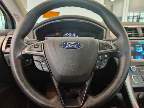 Used 2018 Ford Fusion SE w/ Fusion SE Technology Package FWD image 11