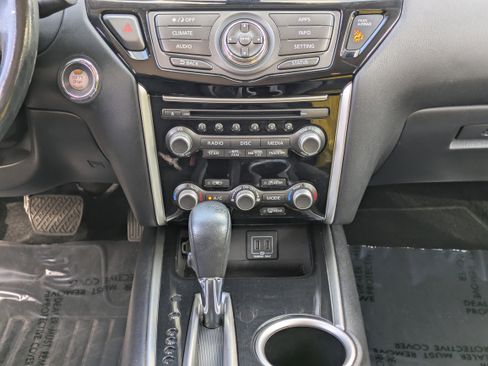 Used 2018 Nissan Pathfinder SV image 22
