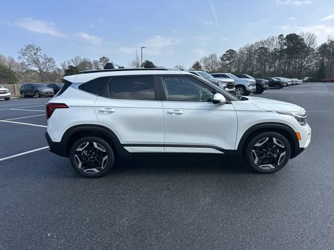 Used 2024 Kia Seltos SX w/ SX Sunroof Package image 5