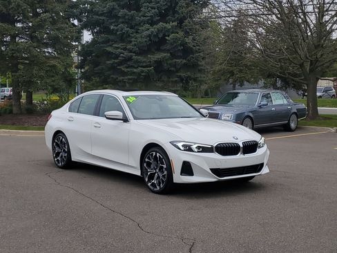 Certified 2026 BMW 330i xDrive Sedan w/ Premium Package AWD/4WD image 4