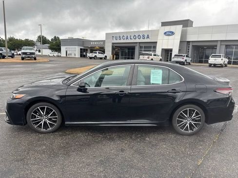 Used 2021 Toyota Camry SE FWD image 5