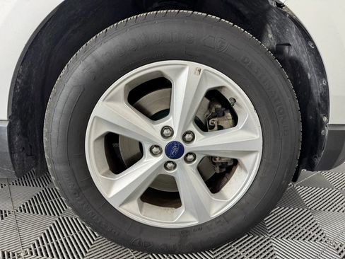 Used 2017 Ford Edge SE image 42