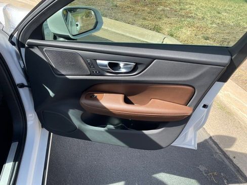 Used 2022 Volvo S60 T8 Inscription w/ Advanced Package image 23