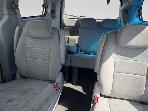 Used 2008 Chrysler Town & Country Touring FWD image 30