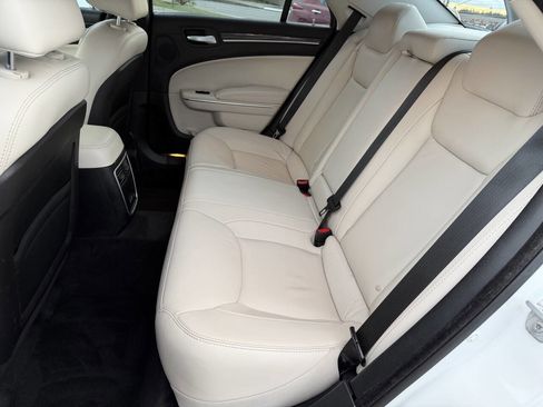 Used 2015 Chrysler 300 Limited w/ Driver Convenience Group image 34