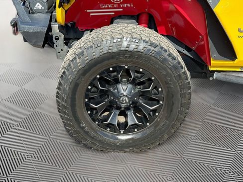 Used 2021 Jeep Wrangler Unlimited Rubicon AWD/4WD image 34