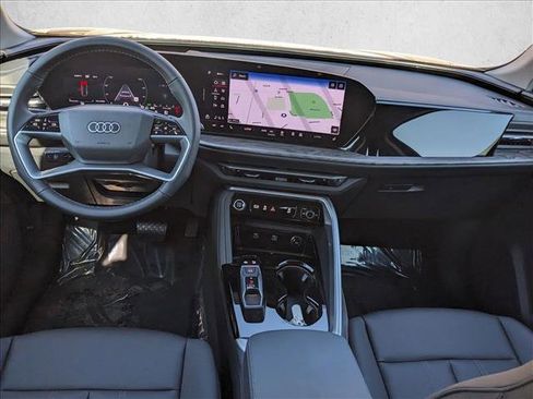 Used 2025 Audi Q5 Premium image 16