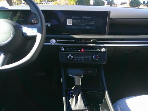 Used 2025 Hyundai Santa Cruz SE image 32