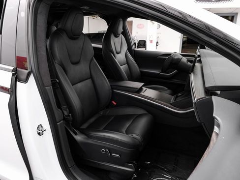 Used 2022 Tesla Model X image 39