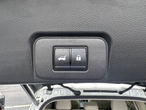 Used 2024 Nissan Rogue SV w/ SV Premium Package AWD/4WD image 14