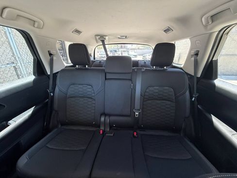 Used 2025 Nissan Pathfinder SV FWD image 41