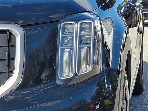 Certified 2023 Kia Telluride LX image 9
